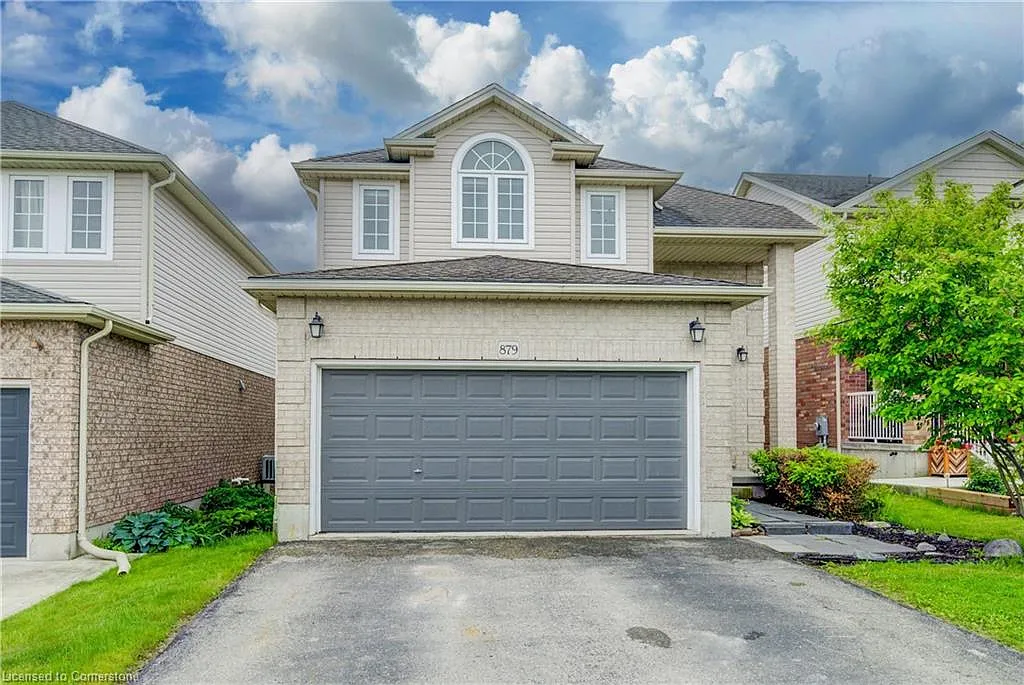 879 Frontenac Cres photo 1