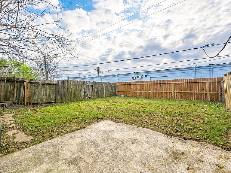 8124 Beech Cove Ln — Photo 18