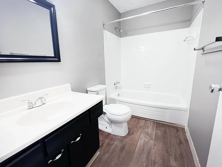 Sharondale Woods Apartments — Photo 88