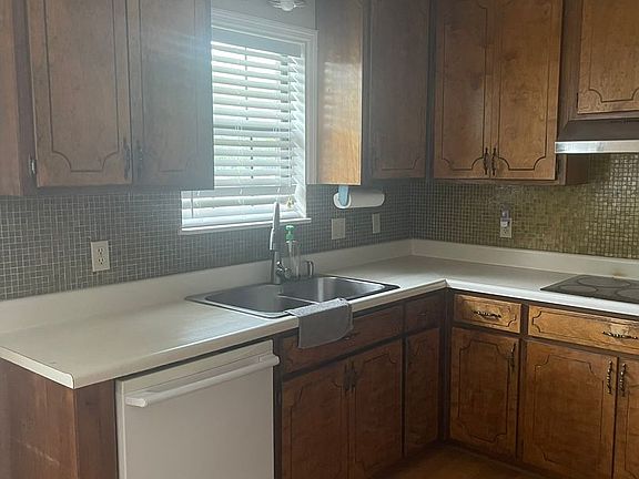 3rd image of 914 Northside Dr