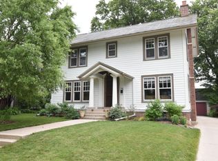 3920 N Stowell Ave, Shorewood, WI 53211