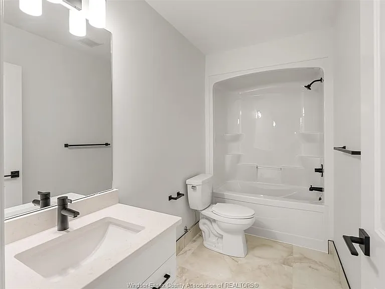160 McLellan Ave #B — Photo 20
