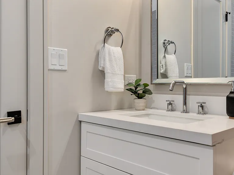 1820 N Wells St #302 — Photo 3