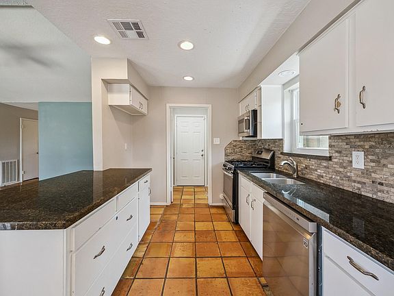 5th image of 5926 Willowbend Blvd