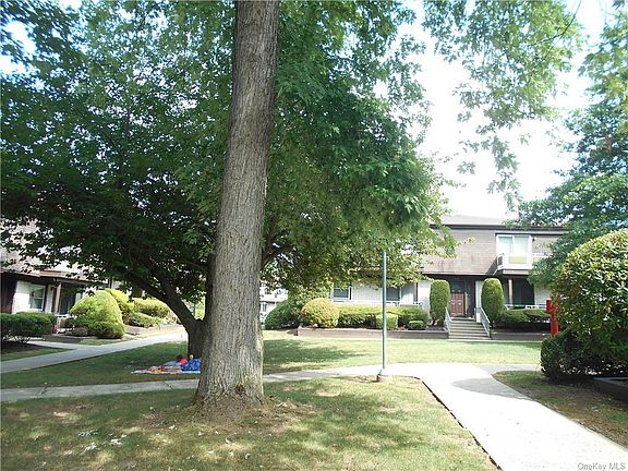 5th image of 7 Church Ln APT A
