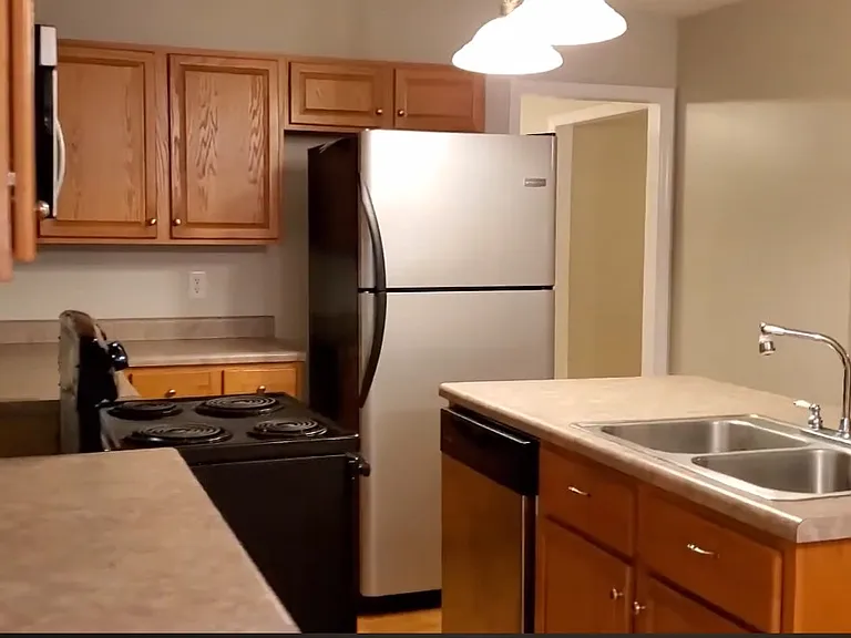 432 Spring Dr — Photo 2