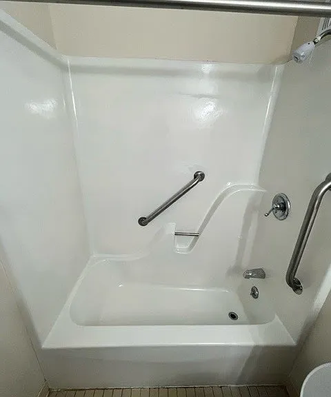 bathtub/shower combination