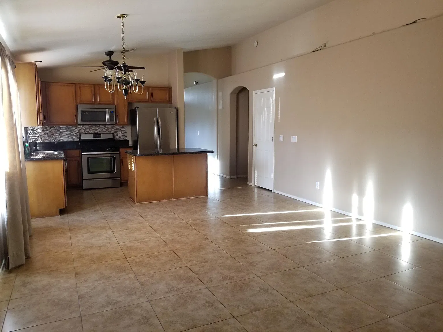 3 bed, 1629 sqft, $2,500 — Photo 3