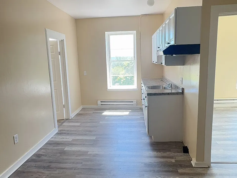 116-124 Sargeant St #3R