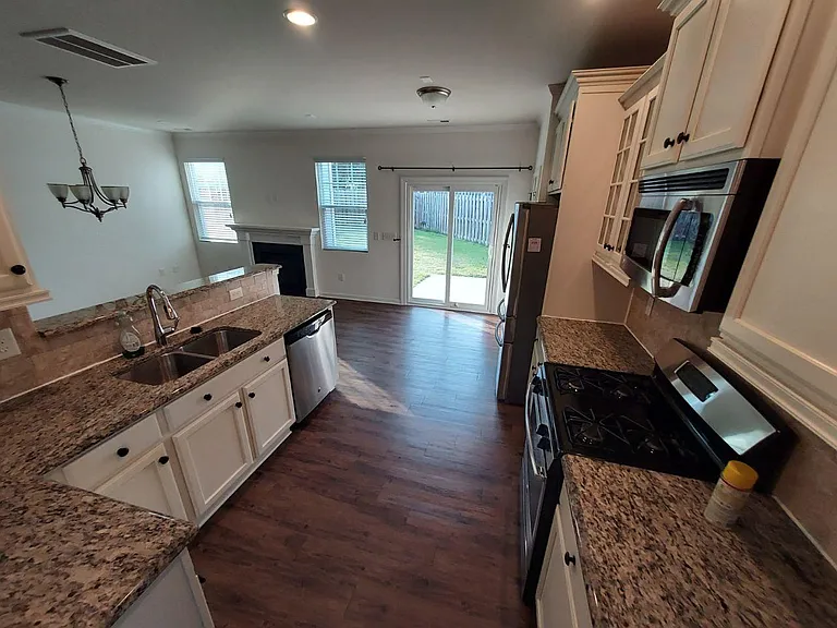 608 Stapleford Ln — Photo 9