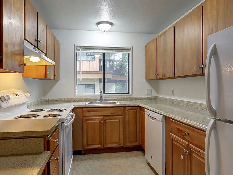 2130 S 107th St #E5 — Photo 4