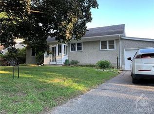 160 Mountbatten Ave, Ottawa, ON K1H5V7