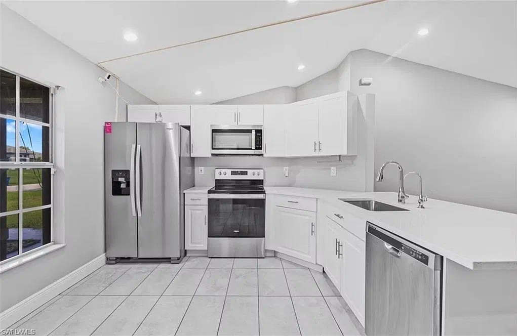 3 bed, 2.0 bath, 1307 sqft, $1,895 — Photo 3