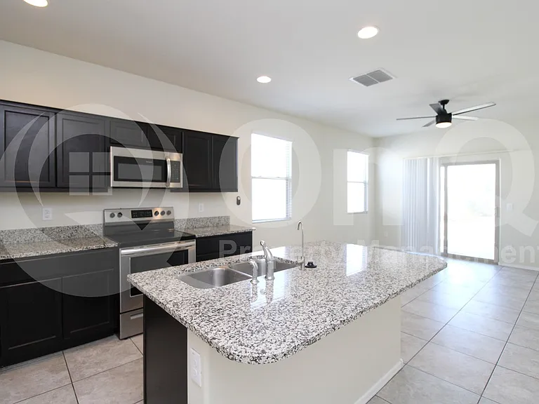 11605 E Lupine Ln — Photo 2