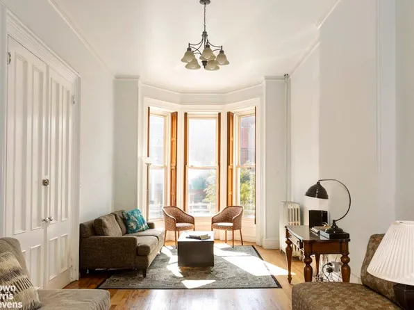 823 Union Street image 2 of 14