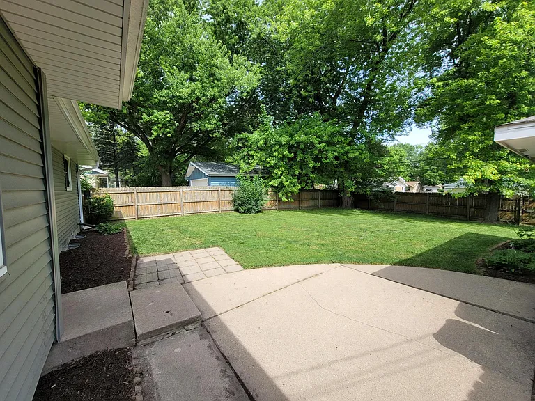 W170N8758 Edgewood Pl — Photo 28