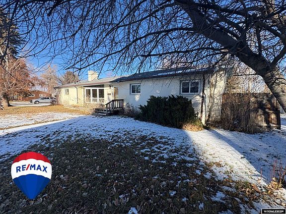 4th image of 685 Cedar St