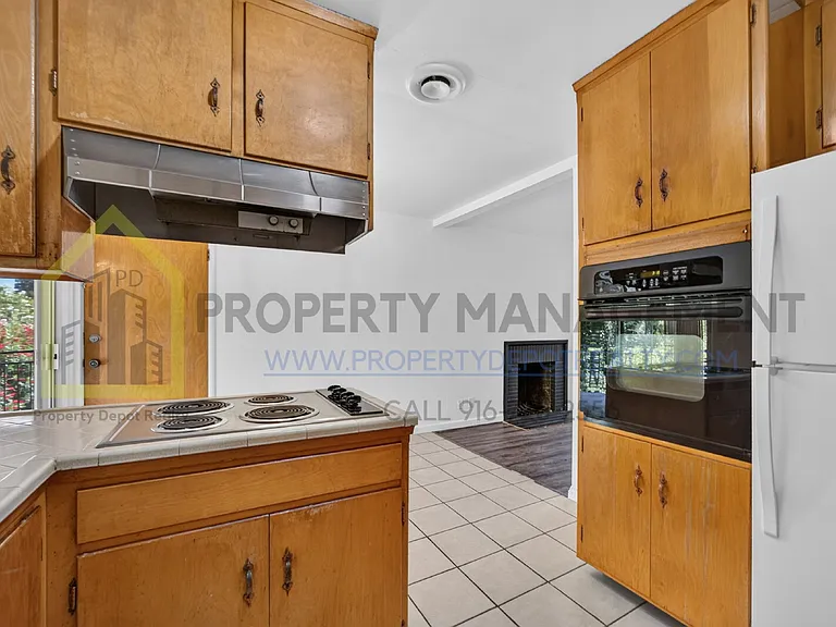 4411 Del Rio Rd #4 — Photo 9