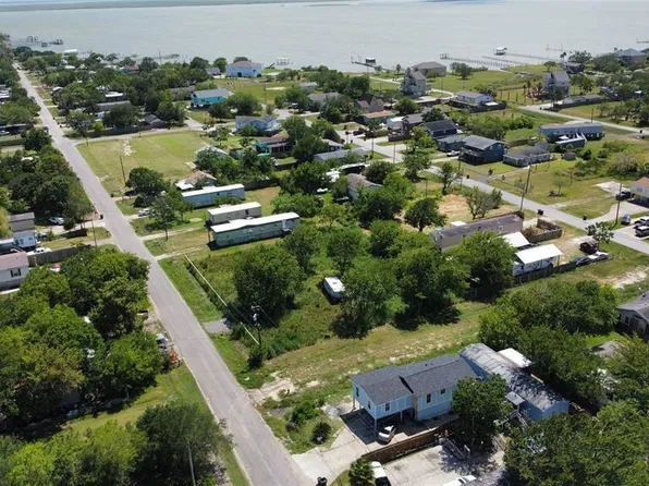 8425 Sands Point Dr, Houston, TX 77036