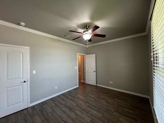 4th image of 8233 Yosemite Dr