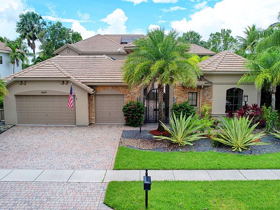 2nd image of 10699 Versailles Boulevard