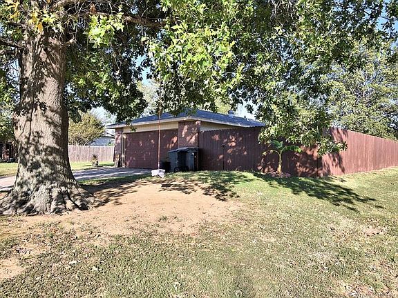 2nd image of 410 Mockingbird Ln