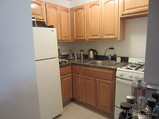 Rented by City Connections Realty | media 8