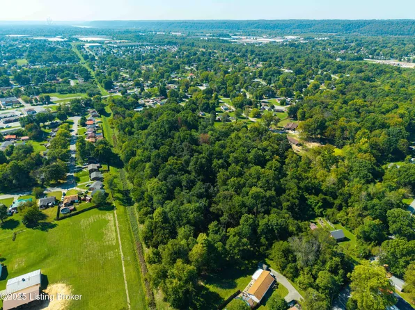 7397 Maurer Ln, Louisville, KY 40258