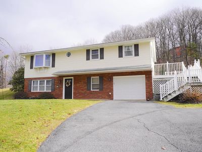 6651 Oak Dr, Slatington, PA, 18080