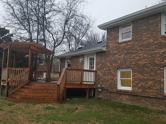 3rd image of 1576 Cherry Tree Dr
