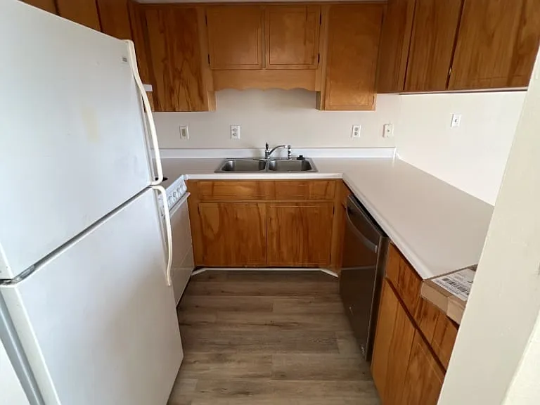 101 Old Ferry Rd — Photo 7