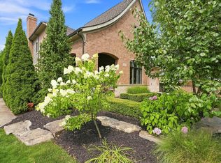 1215 Manchester Rd, Birmingham, MI 48009