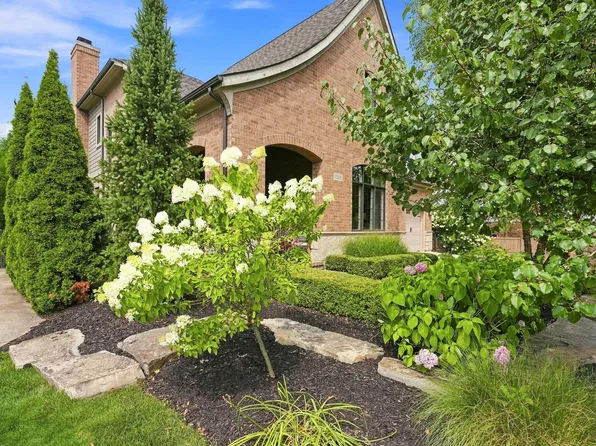 1215 Manchester Rd, Birmingham, MI 48009