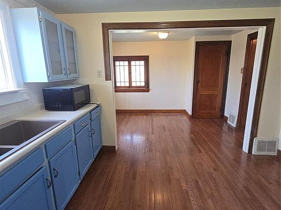 4th image of 1833 Opeechee Beach Rd