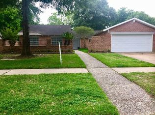 104 Saint Andrews Dr, Friendswood, TX 77546