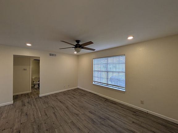 3rd image of 8038 Cambridge Cir #B