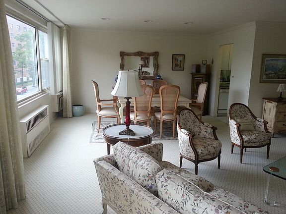 2nd image of 12 Old Mamaroneck Rd APT 4C