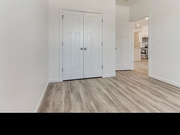 4th image of 1109 N Silver Leaf Dr