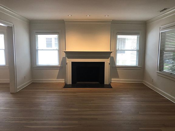 4th image of 221 W 51st St Unit B