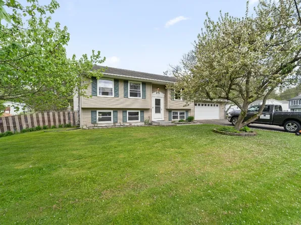 1808 Gary Dr, Vestal, NY 13850