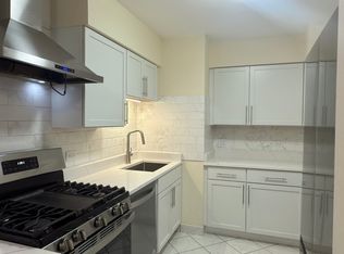 1453 N Winslowe Dr APT 303, Palatine, IL 60074