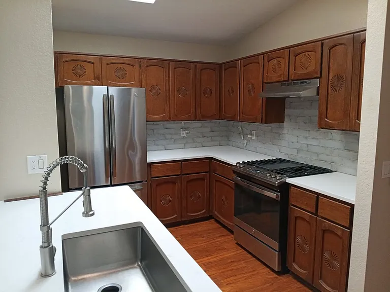 10404 Griffith Park Dr NE — Photo 2