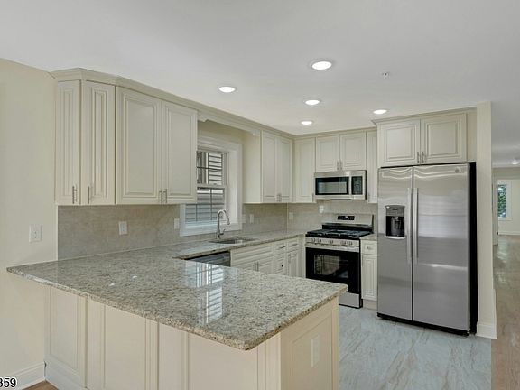 3rd image of 58 Vermont Ave