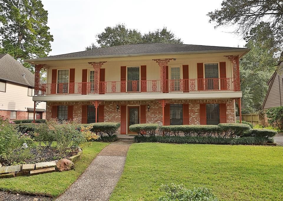 Beautiful 4 bed/2.5 bath home on a quiet street in the Champions Park Neighborhood.