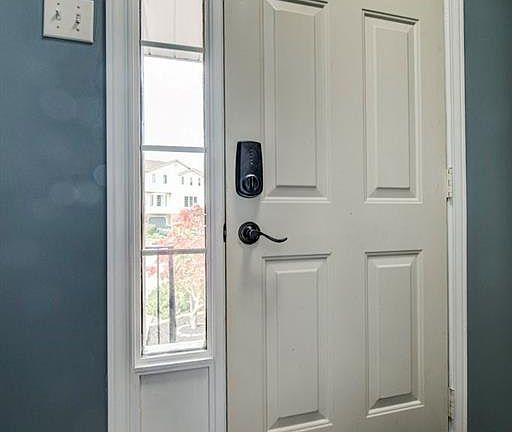 5th image of 633 Grange Cres
