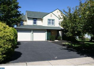 18 Copperleaf Dr, Newtown, PA 18940
