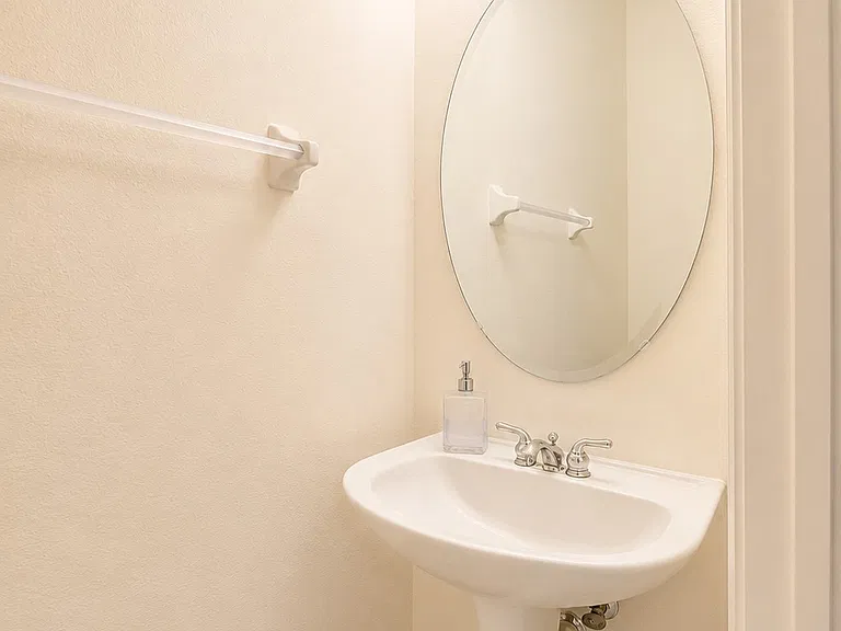 410 Sandringham Ct — Photo 27