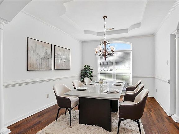3rd image of 4450 Guinevere Ln