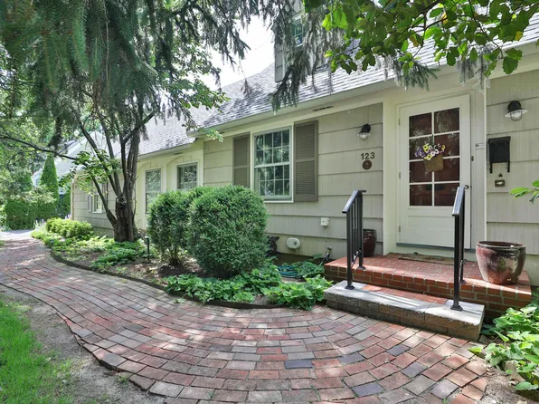 123 E New England Ave, Worthington, OH 43085