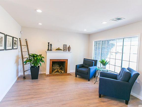 2nd image of 2385 Anita Ave